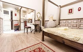 Scarlett Apartment